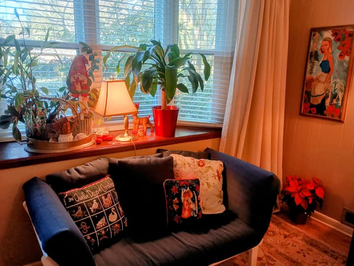 Cozy Studio Escape Close-in Kitchen Pool Wrk-space - Tallahassee, FL