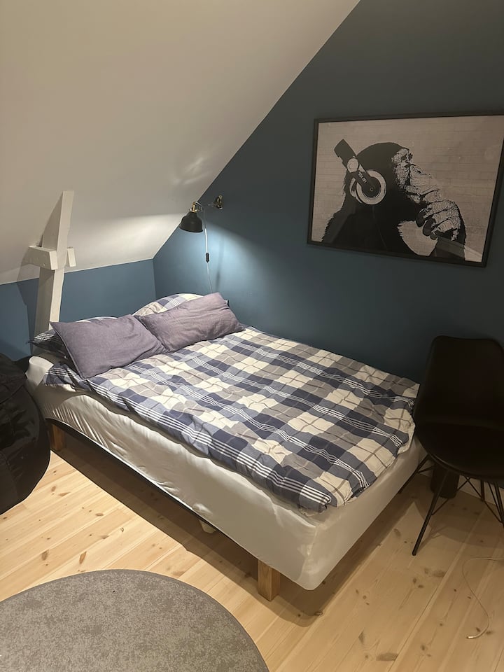 Ikiwa ni lazima, lala watu wawili. 