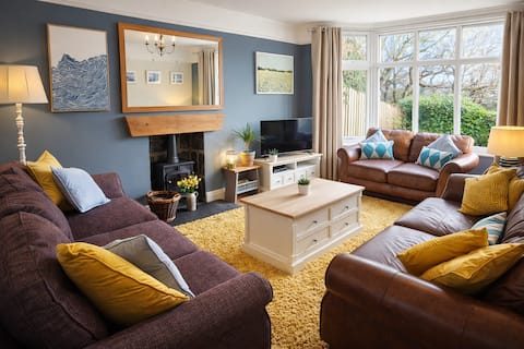 Tegfryn (Sleeps 8), 5*, Sea View, Borth y Gest
