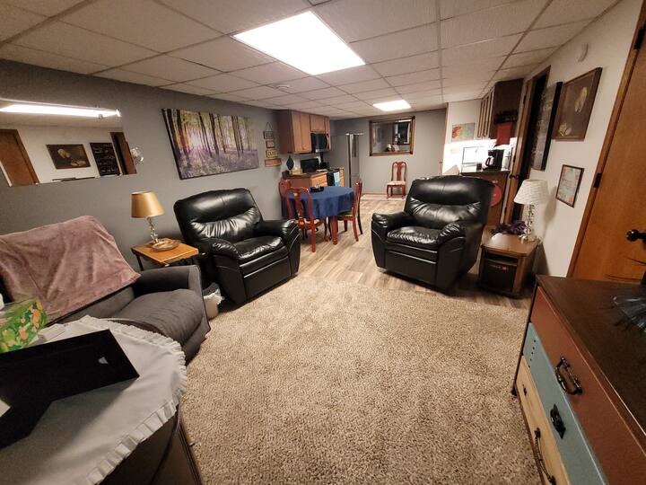 Private Lower Level Suite King Queen & Single Beds - Harrisburg, SD