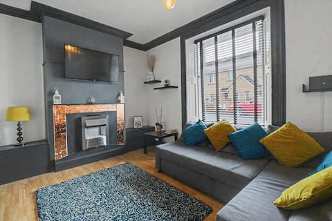 Popular Airbnb listing: Cardiff City Centre House in Adamsdown