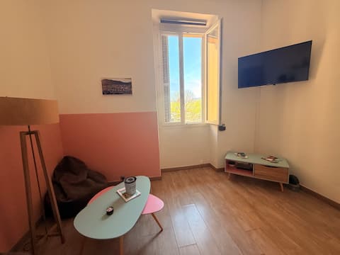 Top Airbnb: Downtown apartment near the station and port à Ajaccio
