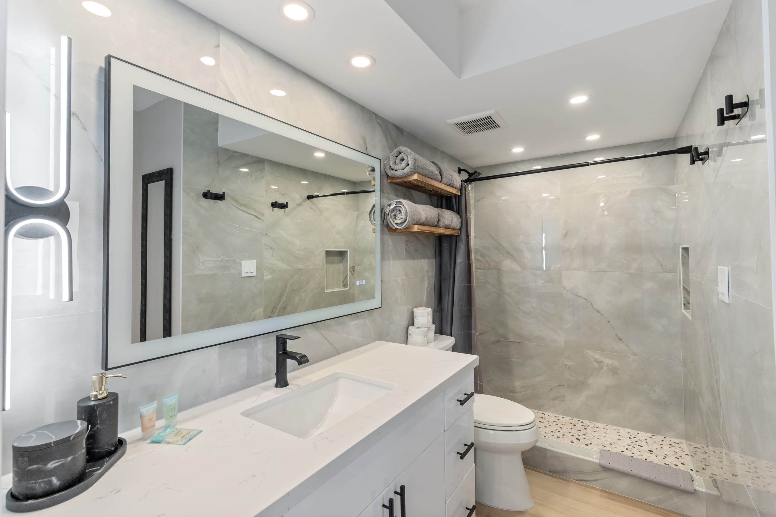 Condo in Honolulu · ★4.63 · 1 bedroom · 2 beds · 1 private bath - Image 15