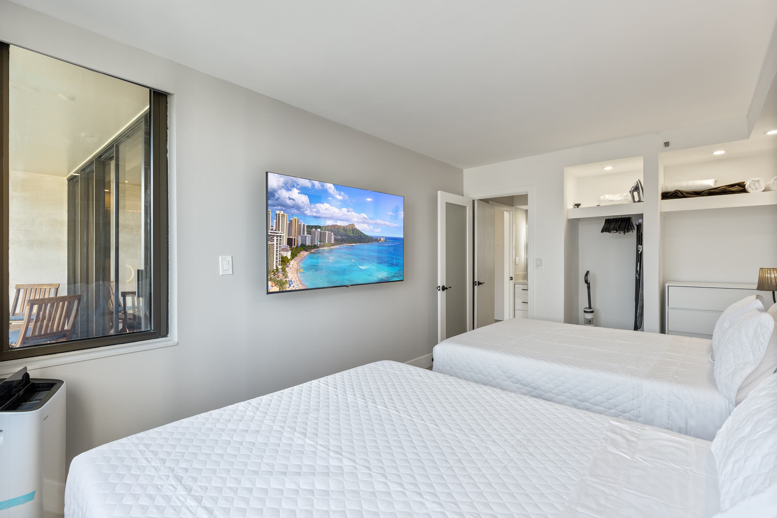 Condo in Honolulu · ★4.63 · 1 bedroom · 2 beds · 1 private bath - Image 13