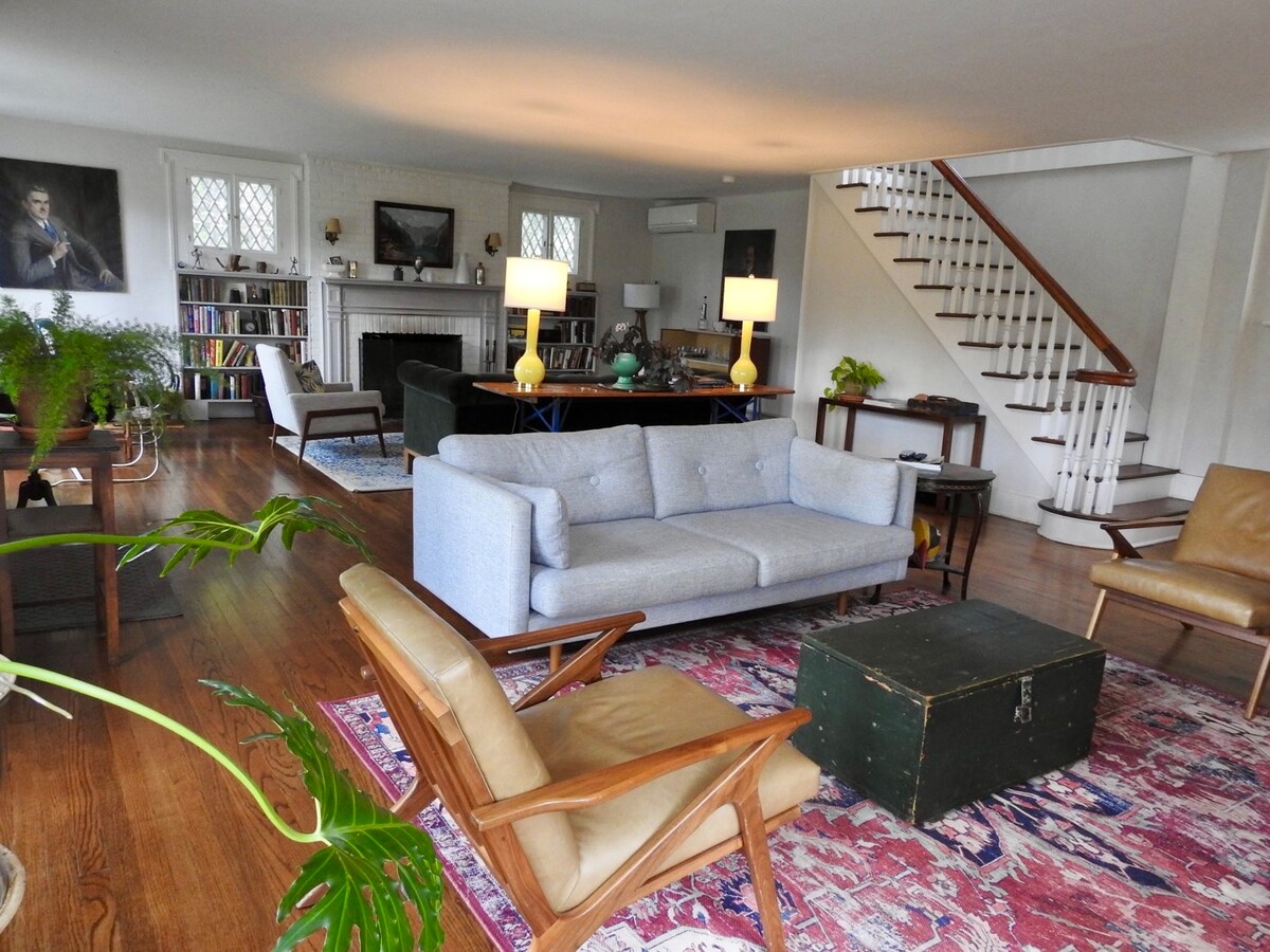 Successful Airbnb property: Sprawling Farmhouse Perfect for Large Groups in Hudson Valley