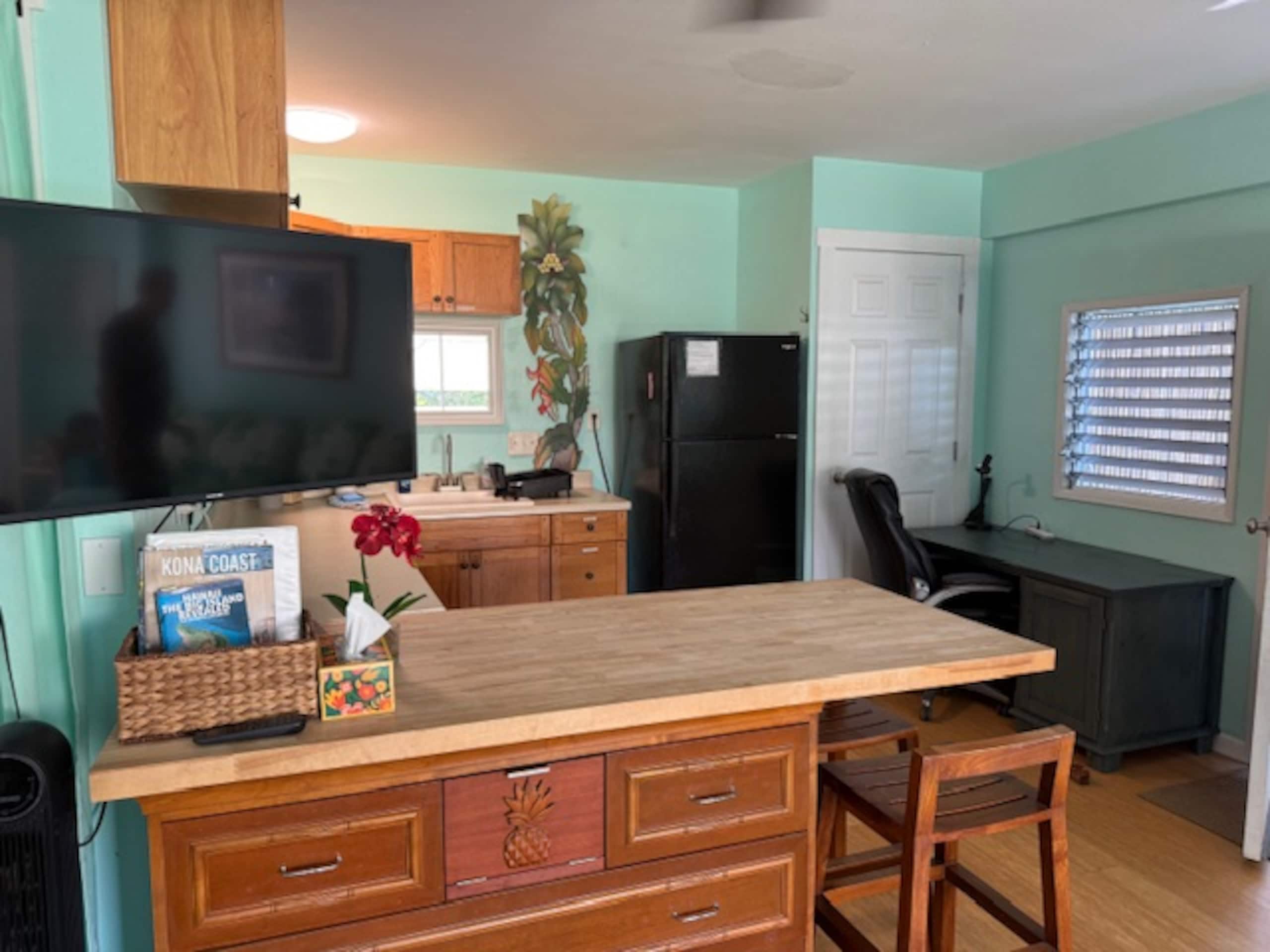 Nansea's Studio: Walk 2 Magic's & Kahalu'u Beaches - Image 9