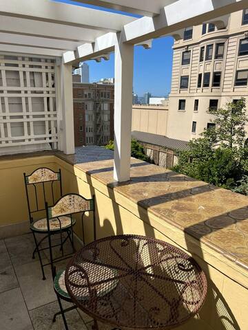 Nob Hill Mini Mansion gallery image 5