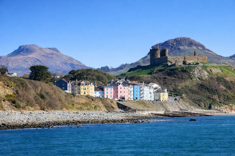 Glan y Mor, Sleeps 20, 5*, Seafront, Criccieth