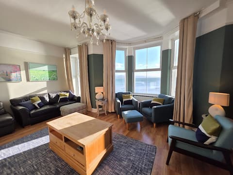 Glan y Mor, Seafront, Sleeps 20, 5*, Criccieth