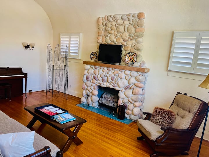 Charming Whole House Near Florida Southern College - Lakeland, FL