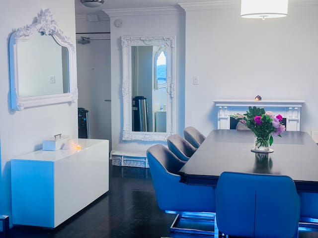 Downtown, cozy, holistic space for your comfort