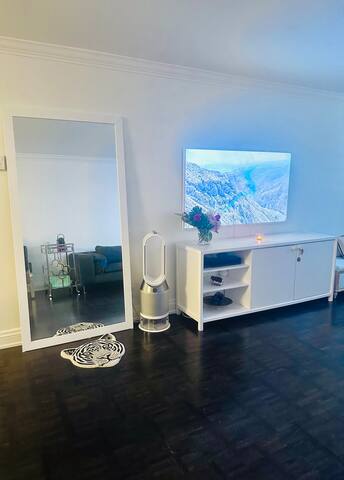 Downtown, cozy, holistic space for your comfort gallery image 2