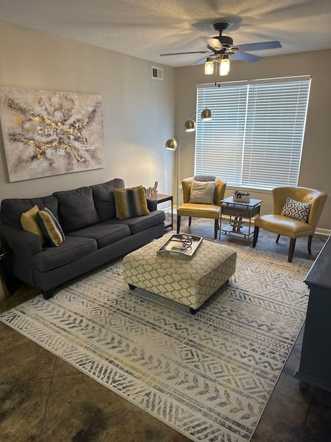 Successful Airbnb property: Free Gated Parking, Walk to your Destination in Central Business District