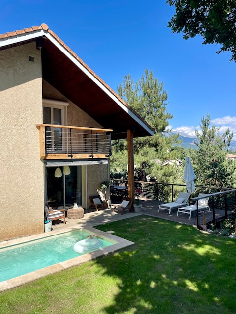 Large house, pool, terrace, mountain views