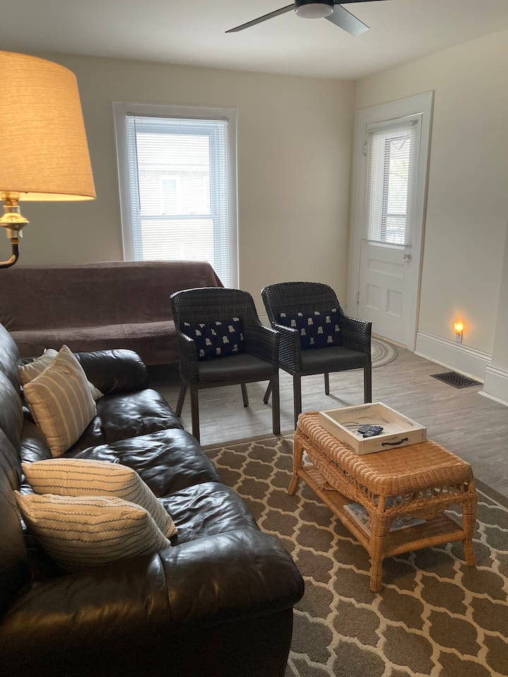 Suite Life #2 Victorian Tourist Home Balcony&porch - Peterborough