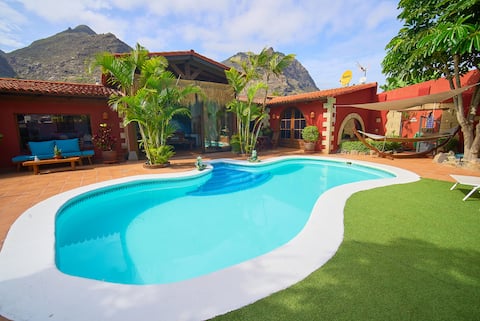 Villa Male, private heated pool, garden & BBQ
