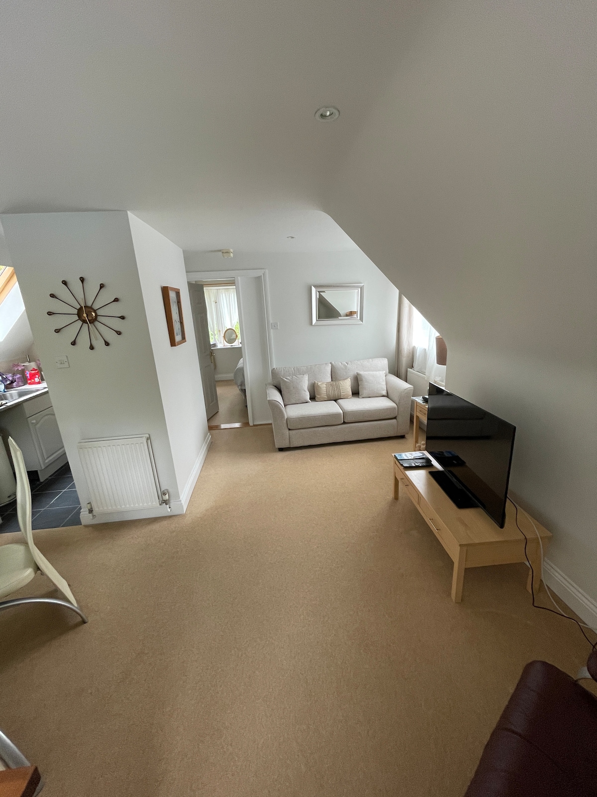 Annonce Airbnb populaire: Henley apartment with heated pool à Henley On Thames