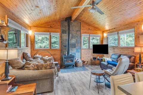 Beautiful Emma Lake Family Cabin