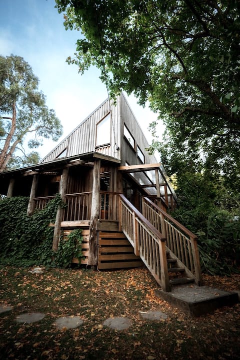 Otways Loft: 3-Storey Cabin in the Otways