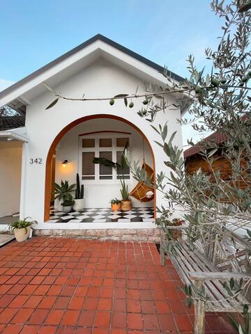 Sunny Mediterranean House – Bondi Beach gallery image 3