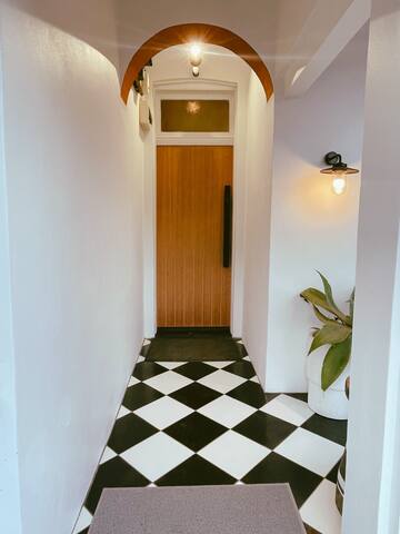 Sunny Mediterranean House – Bondi Beach gallery image 2