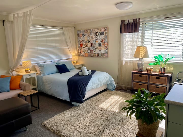 Spacious Studio, Private Entrance, Self Contained - Brisbane