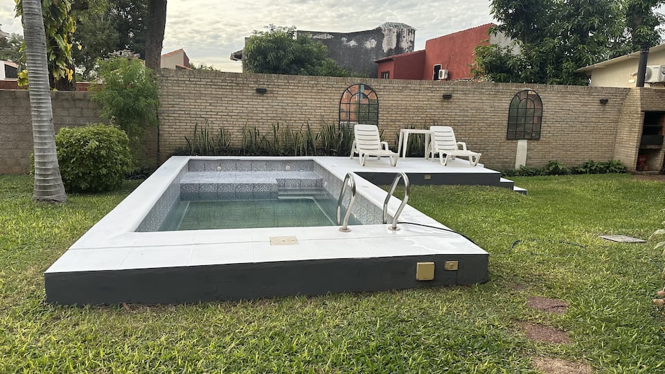 Top-earning Airbnb listing in Lambaré, 4 bedrooms