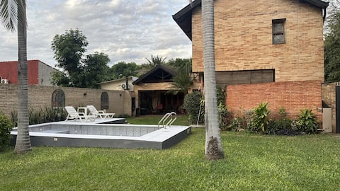 8 people | 4 bedrooms | Fireplace in Lambare