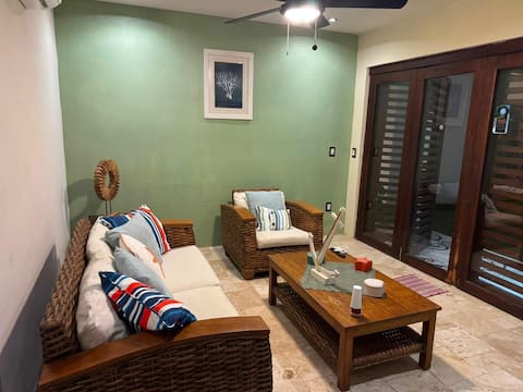 Popular Airbnb listing: Fully Equipped Purple Villa in El Coacoyul