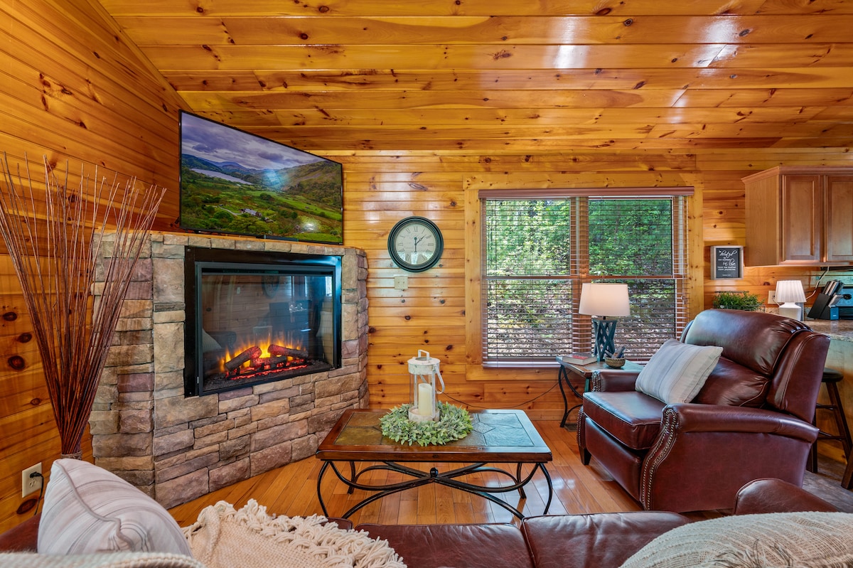 Popular Airbnb listing: Romantic Cozy Cabin Near Downtown • Super Clean in Smoky Mountains