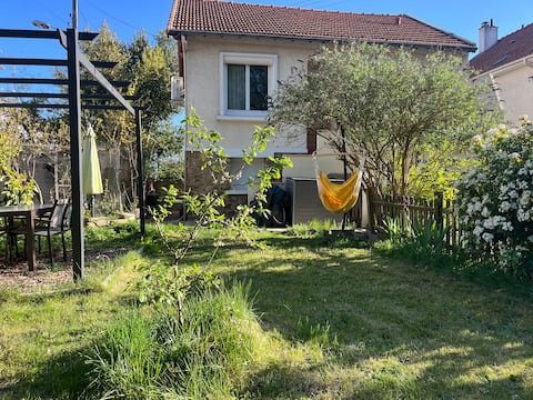 Family home with garden 25' Paris Versailles Disney