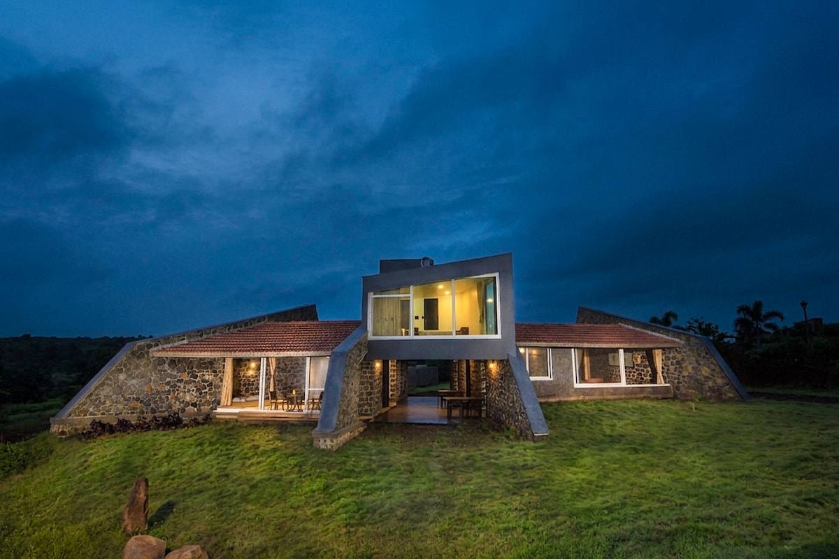 2R+Panoview+Couple Frndly-Stone House, Beze@Nashik - Villas for