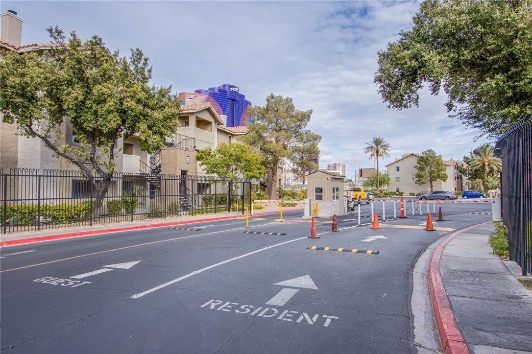 Beautiful 2BR/2BA, Gym & Pool, Room w/ Strip view