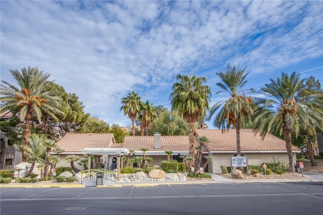 Beautiful 2BR/2BA, Gym & Pool, Room w/ Strip view