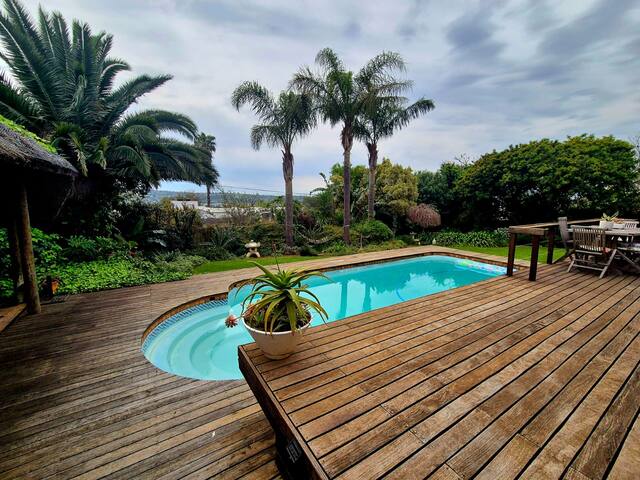 Open living family home in winelands.