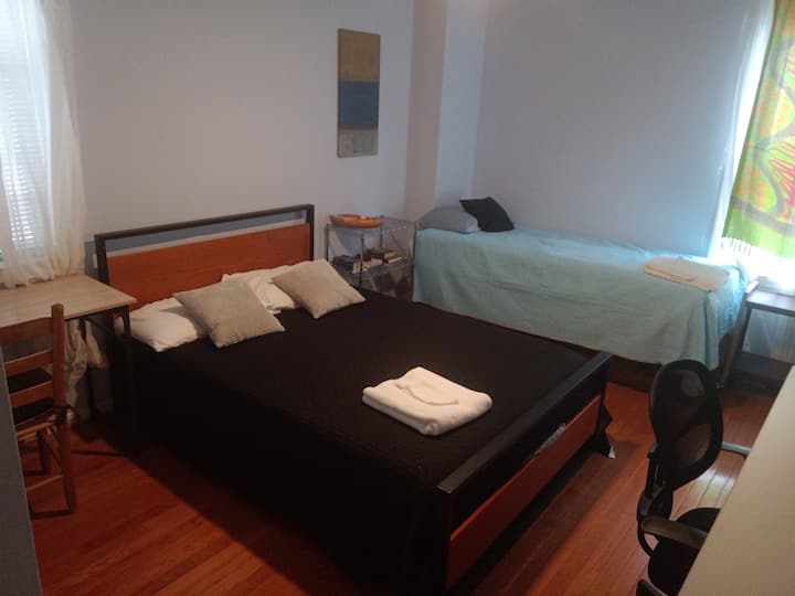 Bedroom In Capitol Hill Row-house - Washington, DC