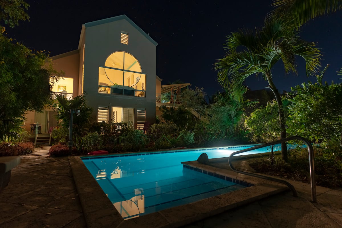 Grace Bay Beach 3bedroom villa with saltwater pool