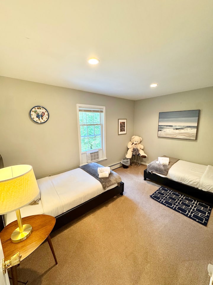 Chumba pacha kinachofaa kwa watoto - ghorofa ya 1 
Mionekano ya pation/misitu 