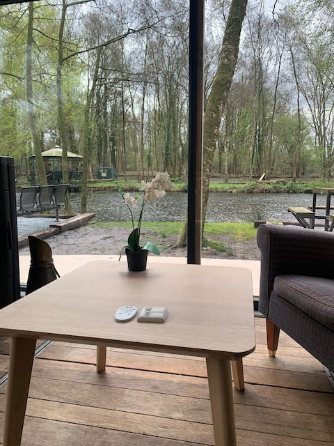 De Wilg Beerse, unique waterfront accommodation