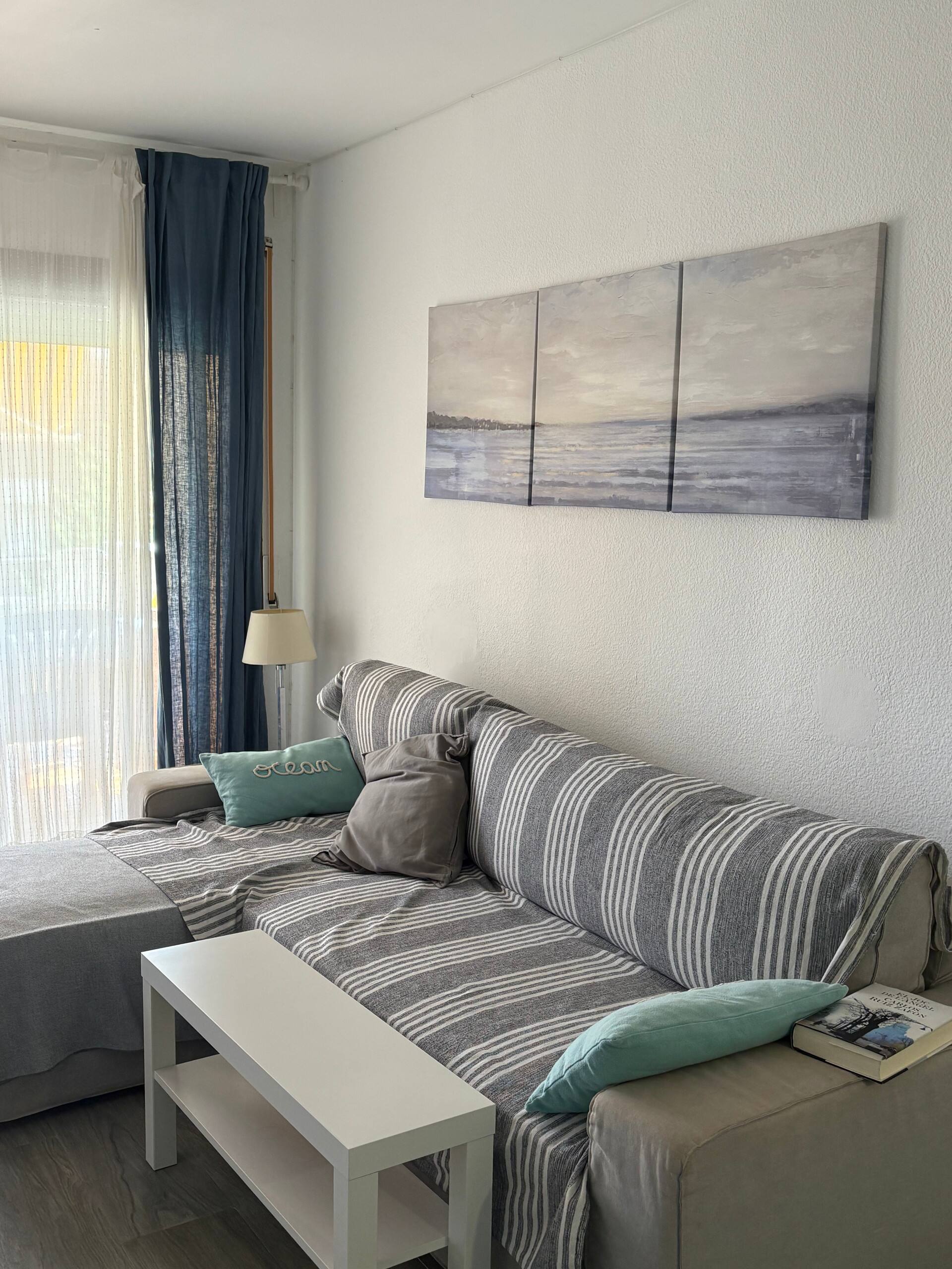 Cambrils, modern apartment, swimming pool and beach.