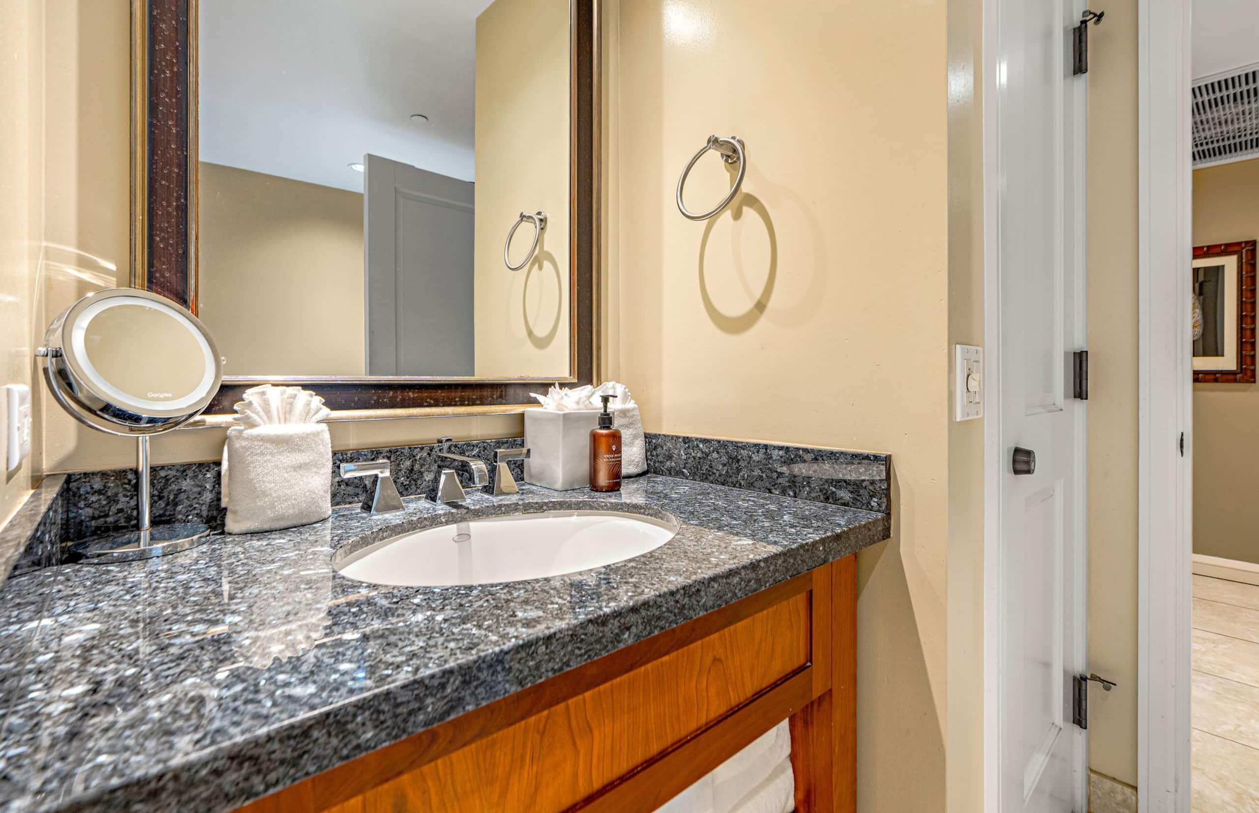Condo in Lahaina · ★4.9 · Studio · 2 beds · 1 bath - Image 20
