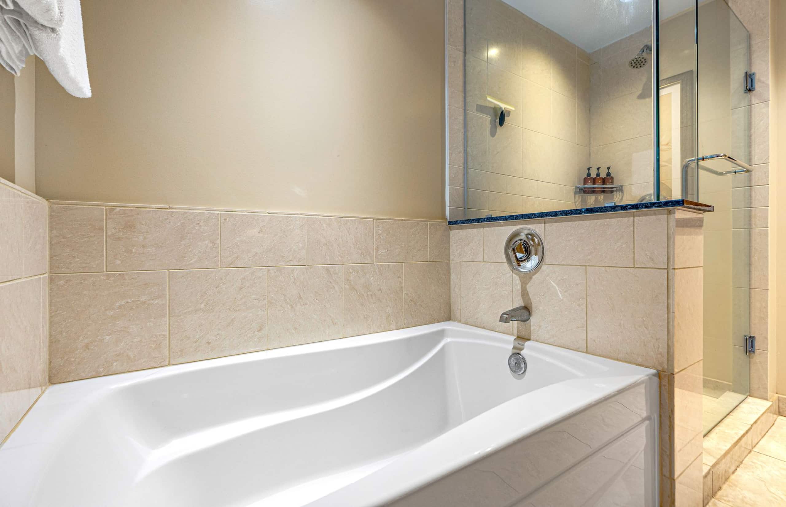 Condo in Lahaina · ★4.9 · Studio · 2 beds · 1 bath - Image 21