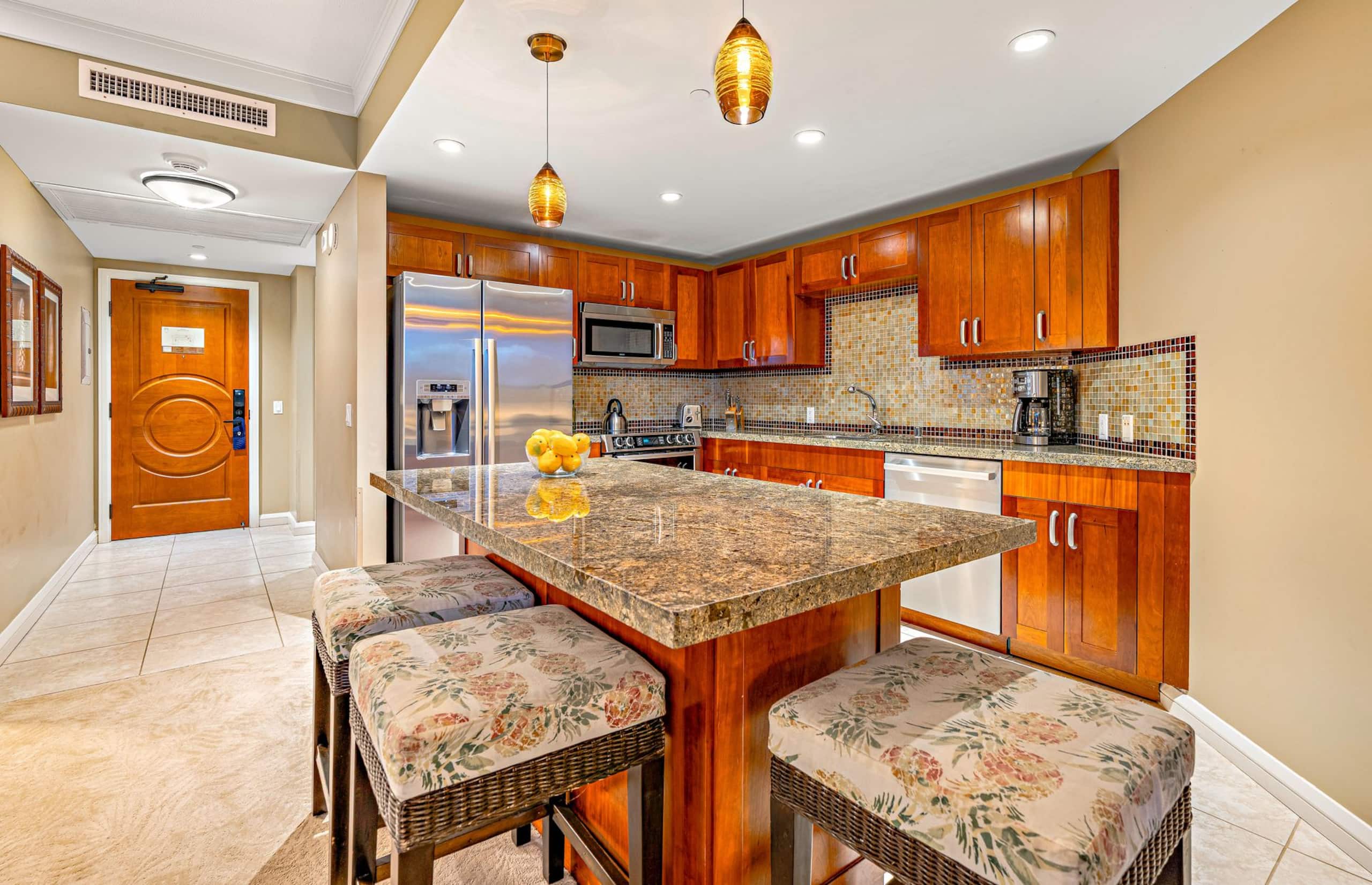 Condo in Lahaina · ★4.9 · Studio · 2 beds · 1 bath - Image 6