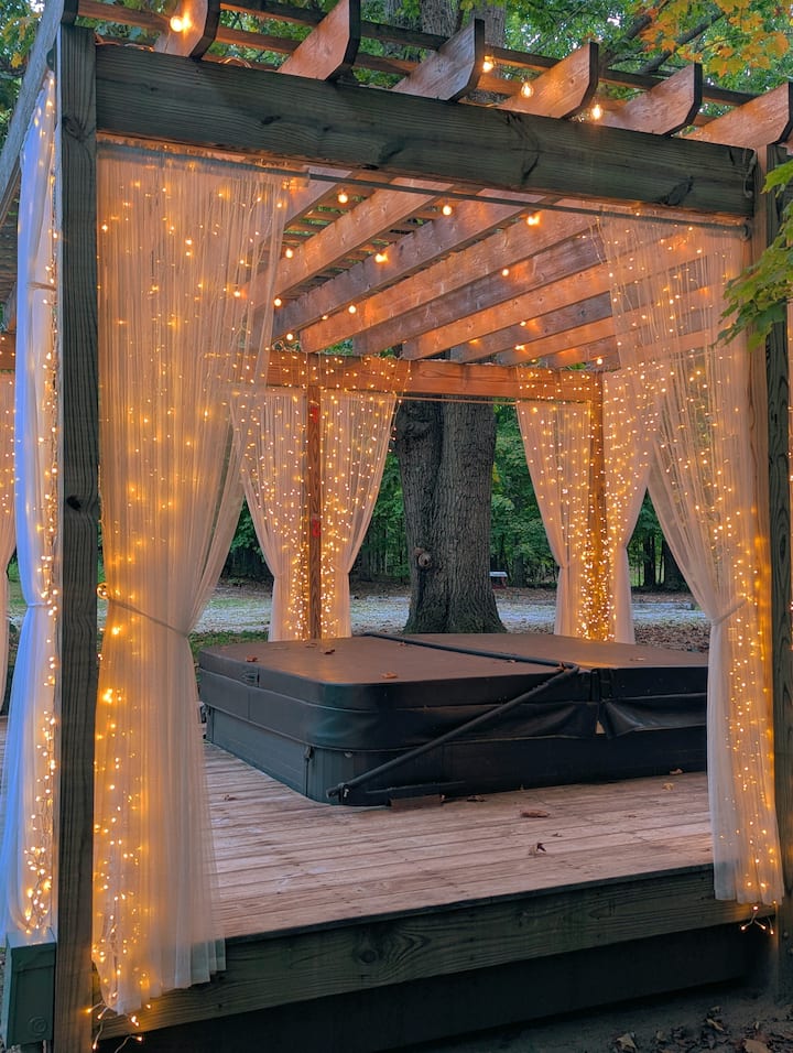 The Den @ Little Red Homestead - Guesthouses for Rent in Lake Ann