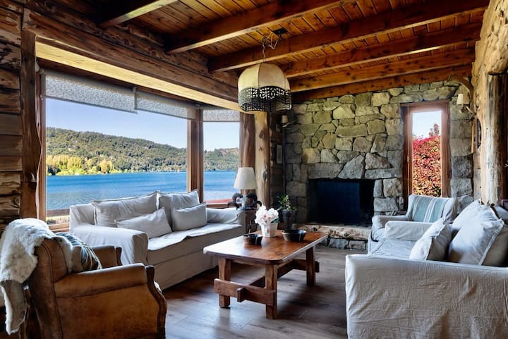 მისაღები ოთახი ბუხრით