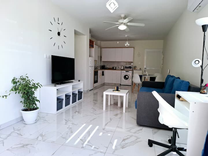 Sofia`s Place /Spacious Veranda/ - Cypr