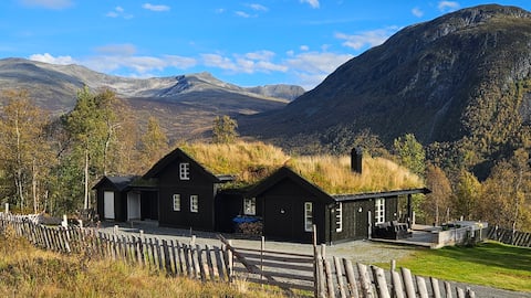 Modern mountain cabin at Hellesylt