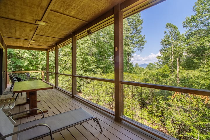 Mai`s Rock Cabin With View - Brevard, NC