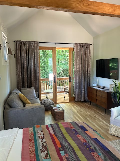 Top performing Airbnb: The Little House in Ormewood Park in Ormewood Park