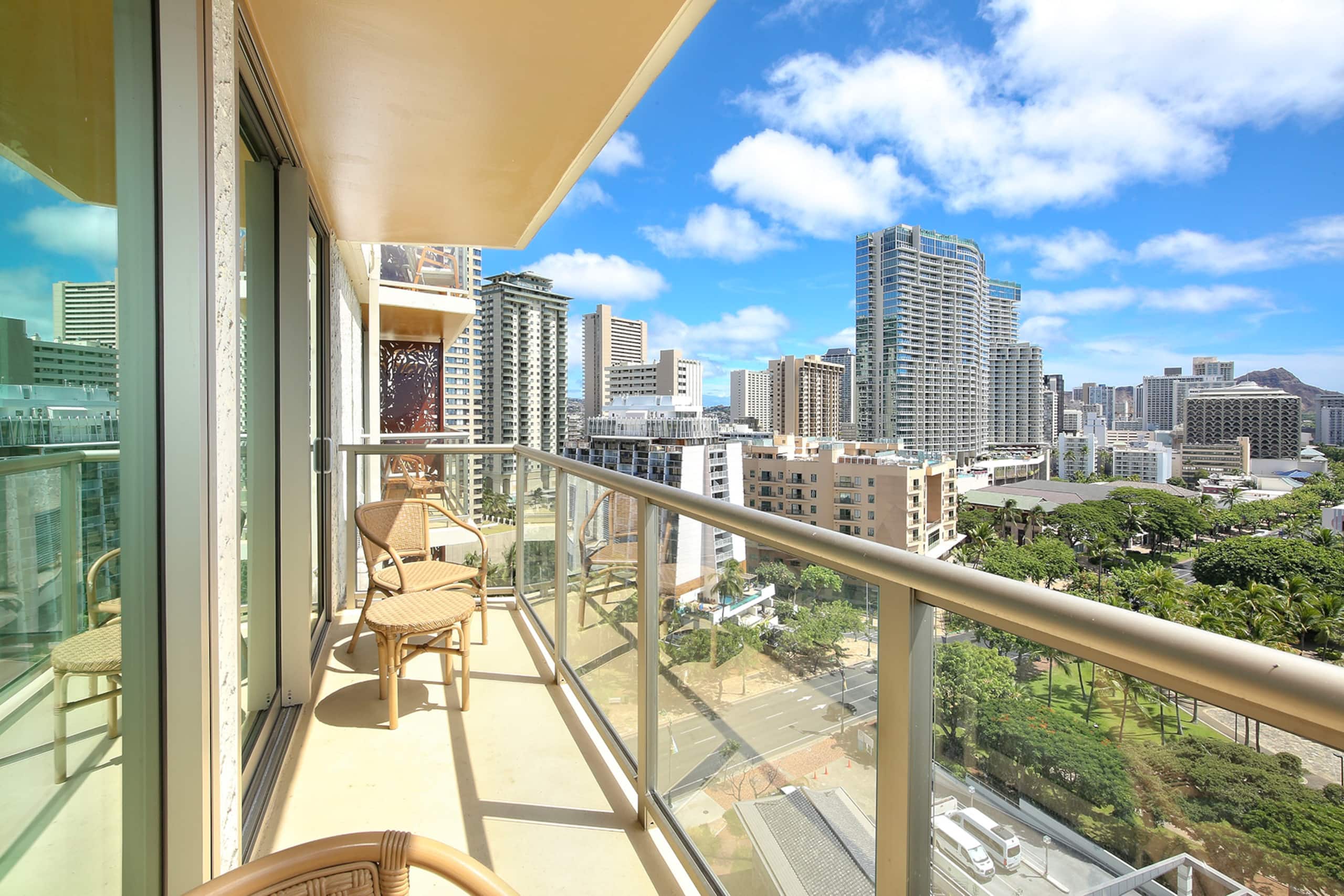 Condo in Honolulu · ★4.81 · 1 bedroom · 1 bed · 1 bath - Image 16